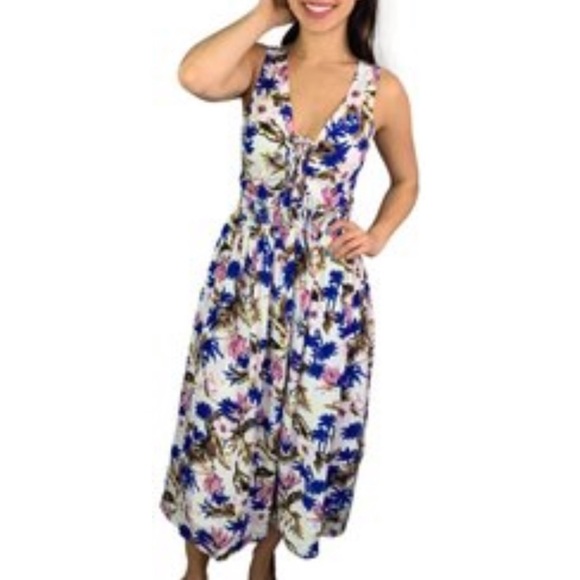 Everly Dresses & Skirts - Everly Floral Printed Maxi